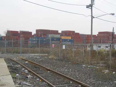 containers_ride_the_rails