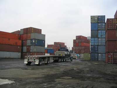 containers_ride_the_trucks